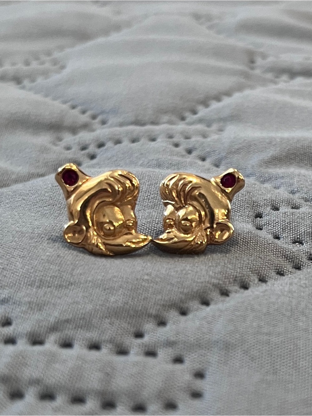 Vintage 90s Disney Aladdin Abu Stud Earrings Gold Red Rhinestone Avon 1993